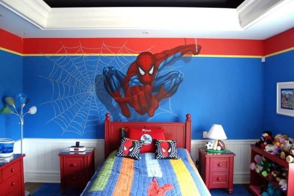 Phòng bé trai sinh động với mẫu tranh tường siêu nhân nhện